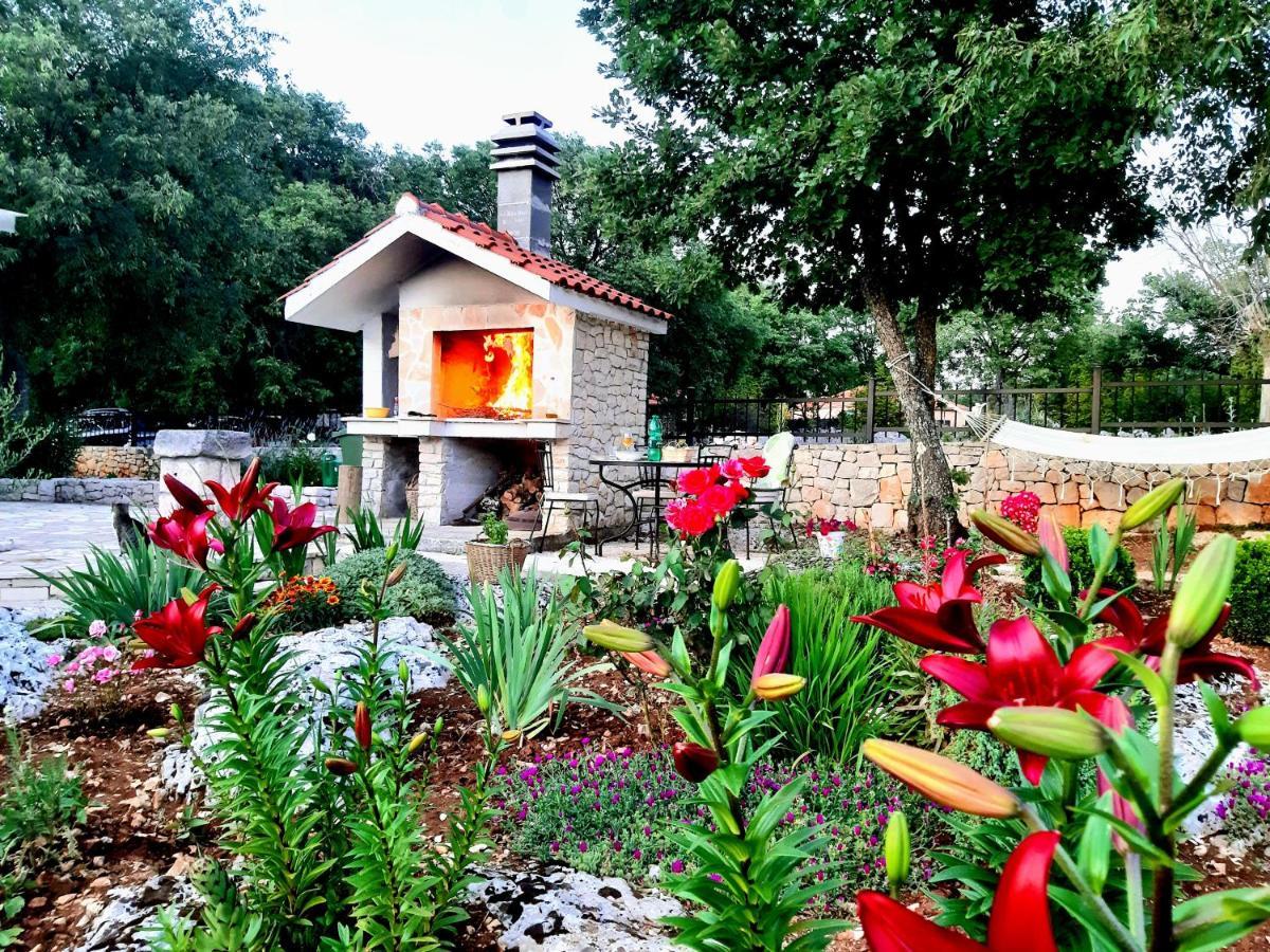 Relaxing Dalmatian House In Village Ljubitovica Exterior photo