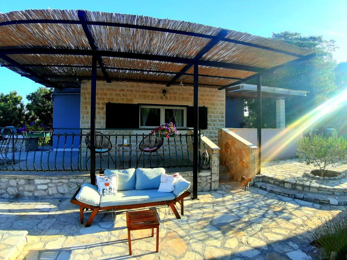 Relaxing Dalmatian House In Village Ljubitovica Exterior photo