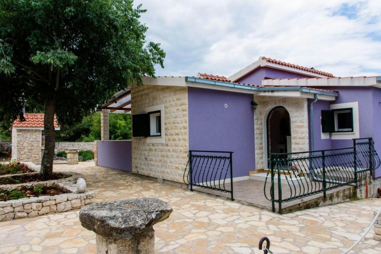 Relaxing Dalmatian House In Village Ljubitovica Exterior photo