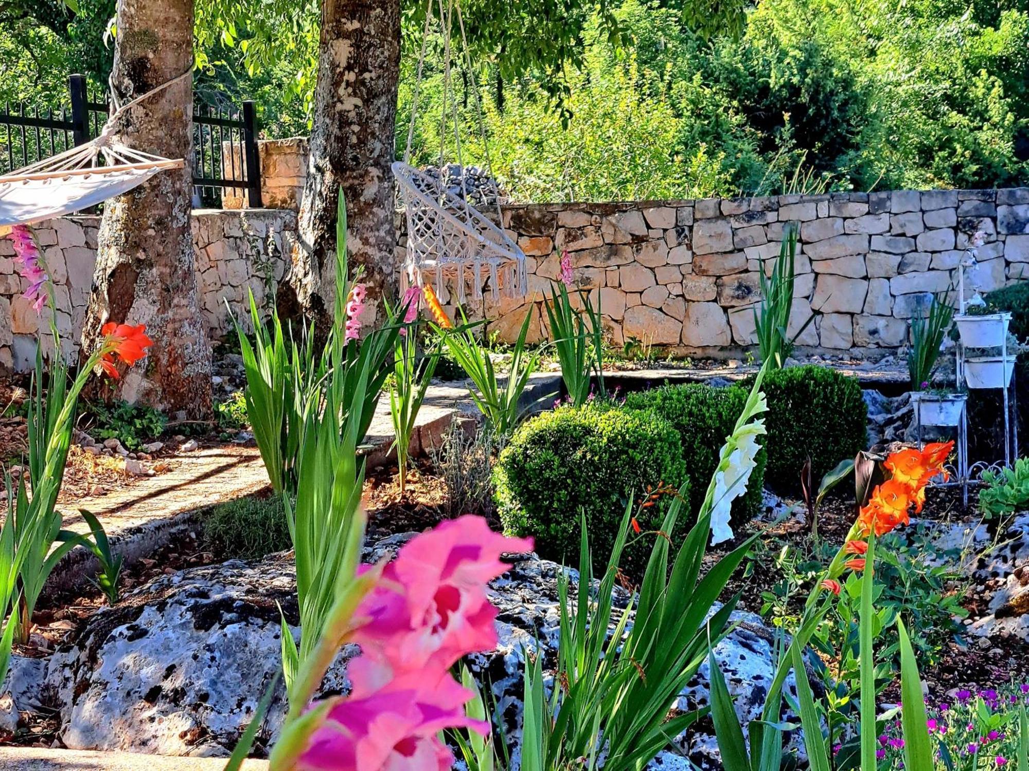 Relaxing Dalmatian House In Village Ljubitovica Exterior photo