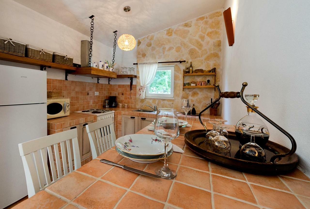 Relaxing Dalmatian House In Village Ljubitovica Exterior photo